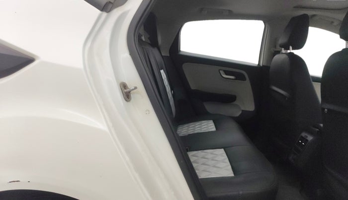 2023 Tata ALTROZ XZ PLUS O SUNROOF CNG, CNG, Manual, 19,101 km, Right Side Rear Door Cabin