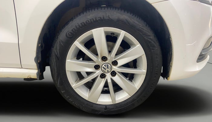 2017 Volkswagen Polo HIGHLINE1.2L, Petrol, Manual, 66,810 km, Right Front Wheel