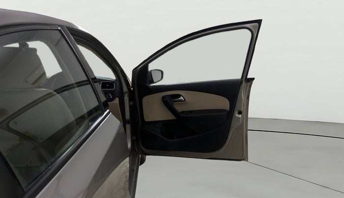 2016 Skoda Rapid STYLE 1.6 MPI AT, Petrol, Automatic, 61,090 km, RHS Front Door