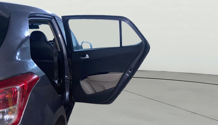 2017 Hyundai Grand i10 SPORTZ 1.2 KAPPA VTVT, CNG, Manual, 1,07,596 km, RHS Rear Door