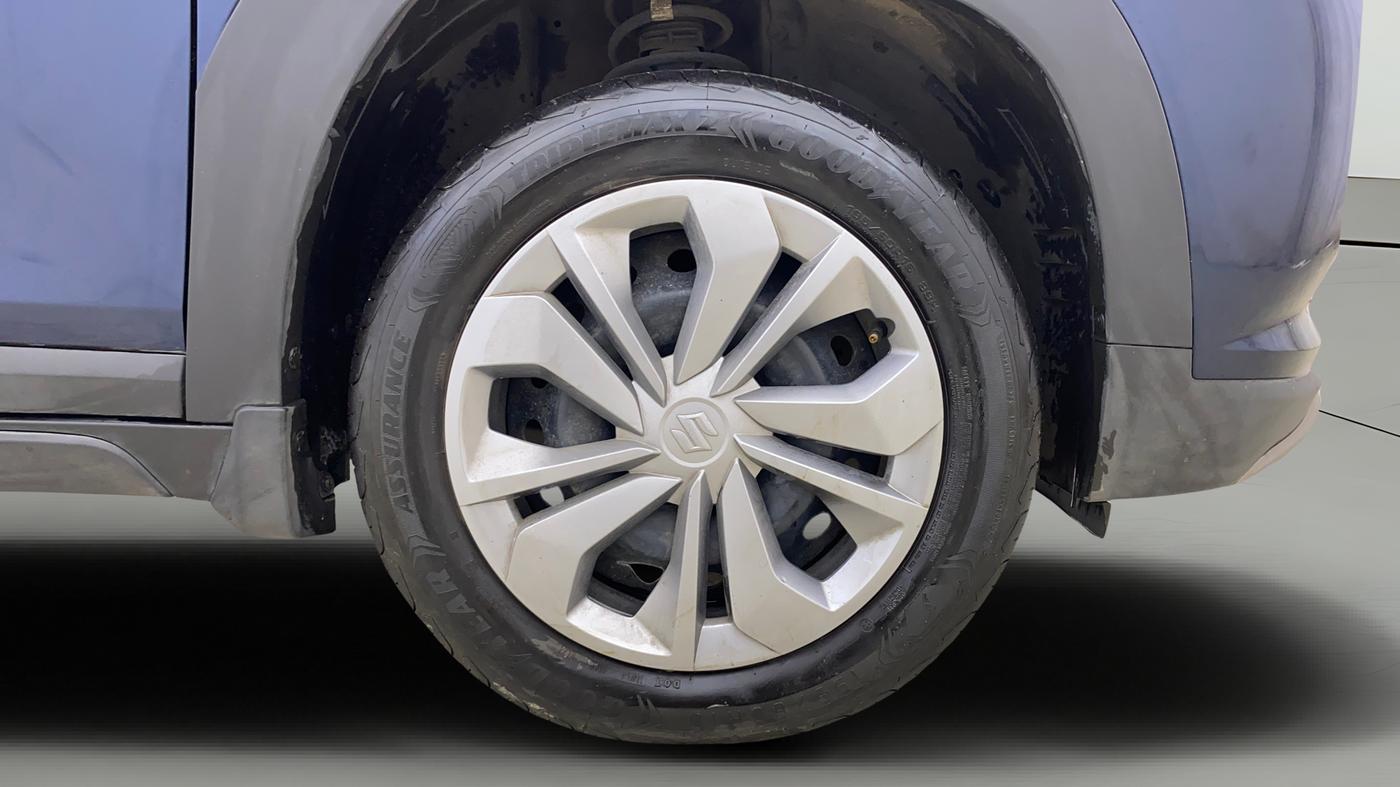 2024 Maruti FRONX DELTA 1.2 AGS, Petrol, Automatic, 2,582 km, Right Front Wheel
