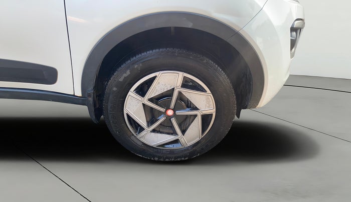 2019 Tata NEXON XMA DIESEL, Diesel, Automatic, 1,18,349 km, Right Front Wheel
