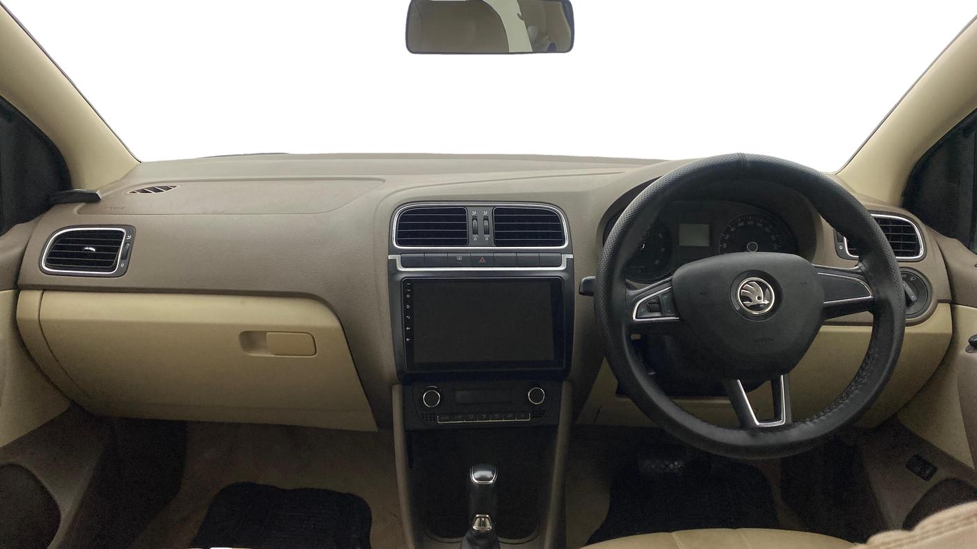 2013 Skoda Rapid ELEGANCE 1.6 MPI AT, Petrol, Automatic, 85,151 km, Dashboard