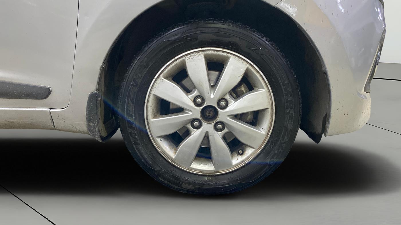 2016 Hyundai Xcent SX 1.2, CNG, Manual, 1,04,735 km, Right Front Wheel