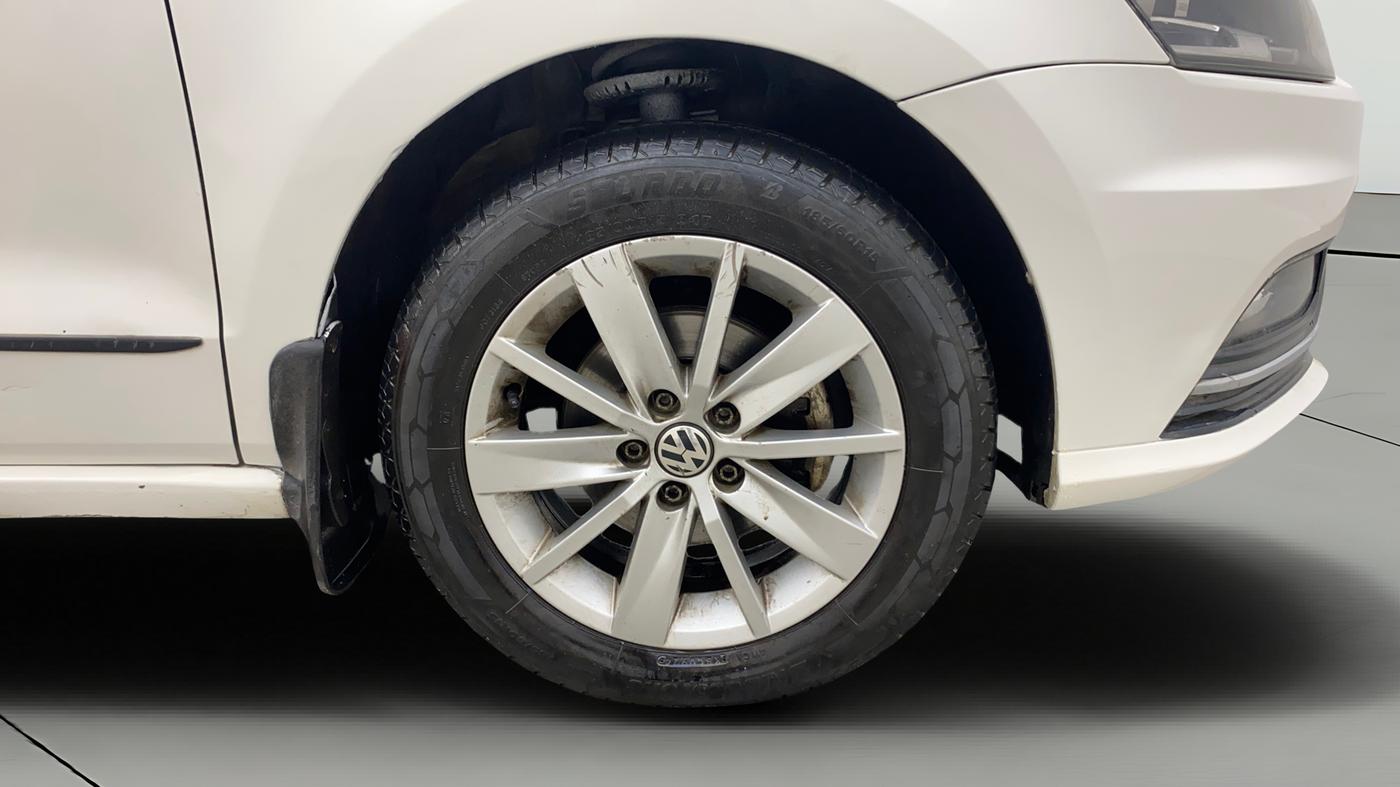 2017 Volkswagen Ameo HIGHLINE DSG 1.5 DIESEL , Diesel, Automatic, 1,00,607 km, Right Front Wheel