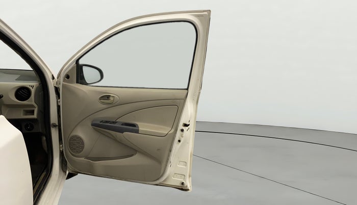 2014 Toyota Etios G, Petrol, Manual, 59,366 km, RHS Front Door