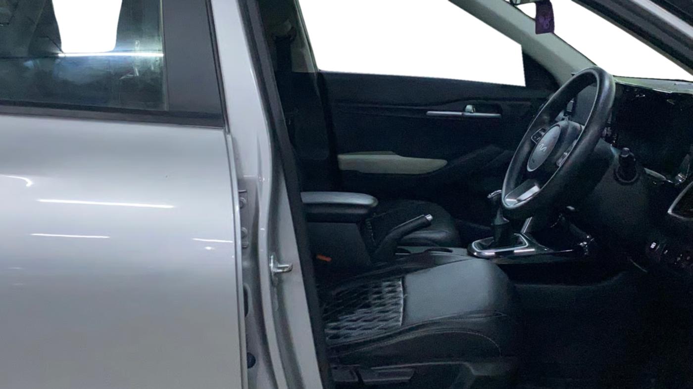2022 KIA SELTOS HTK PLUS 1.5 IMT, Petrol, Manual, 23,936 km, Right Side Front Door Cabin