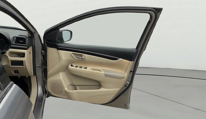 2014 Maruti Ciaz VXI, Petrol, Manual, 39,318 km, RHS Front Door