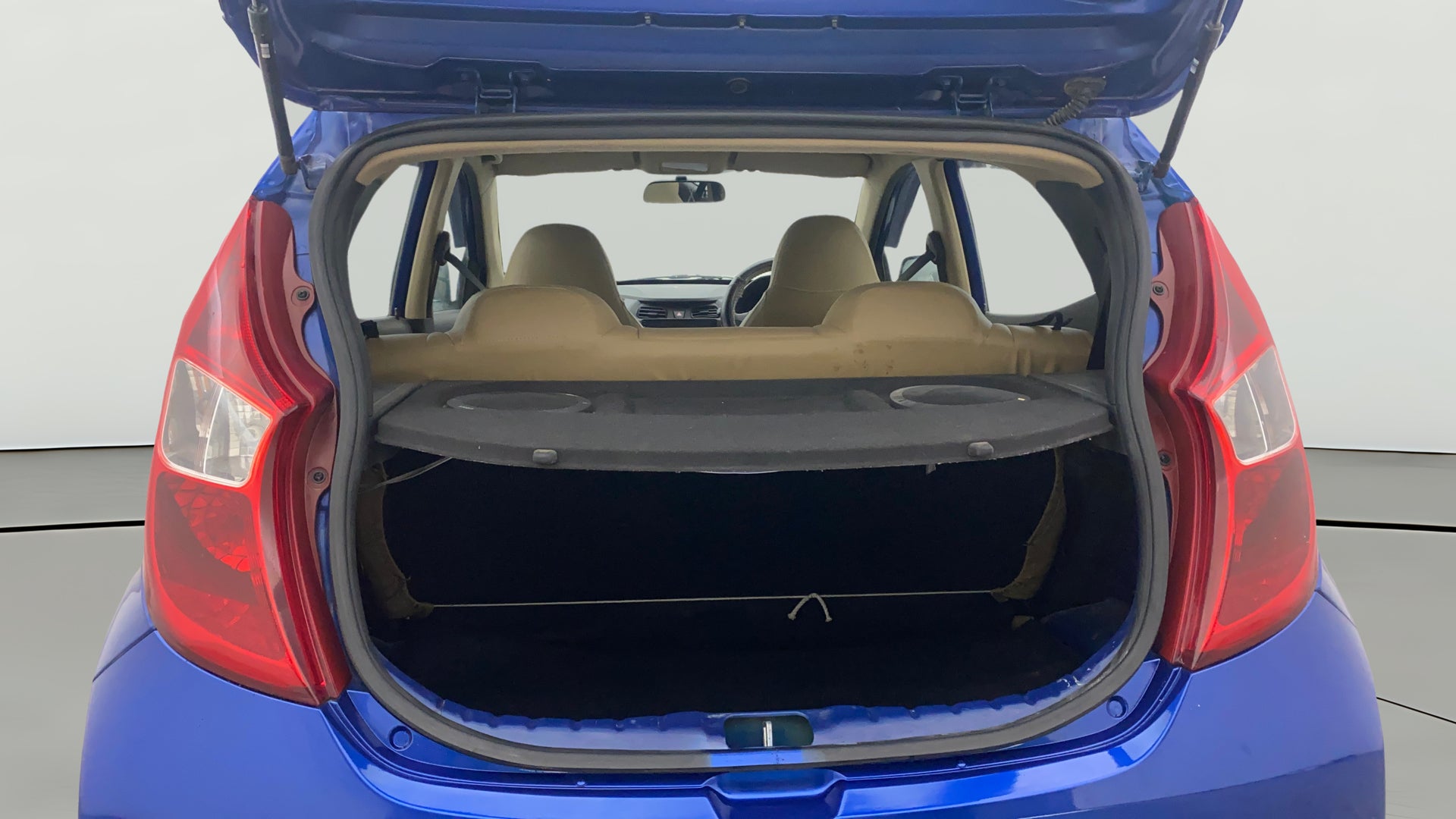 camera-Boot-Open-Zoomed-View