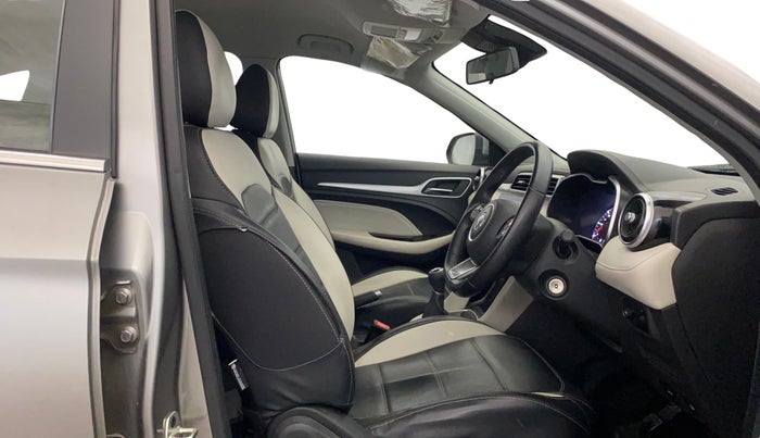 2022 MG ASTOR SUPER 1.5 MT, Petrol, Manual, 39,486 km, Right Side Front Door Cabin