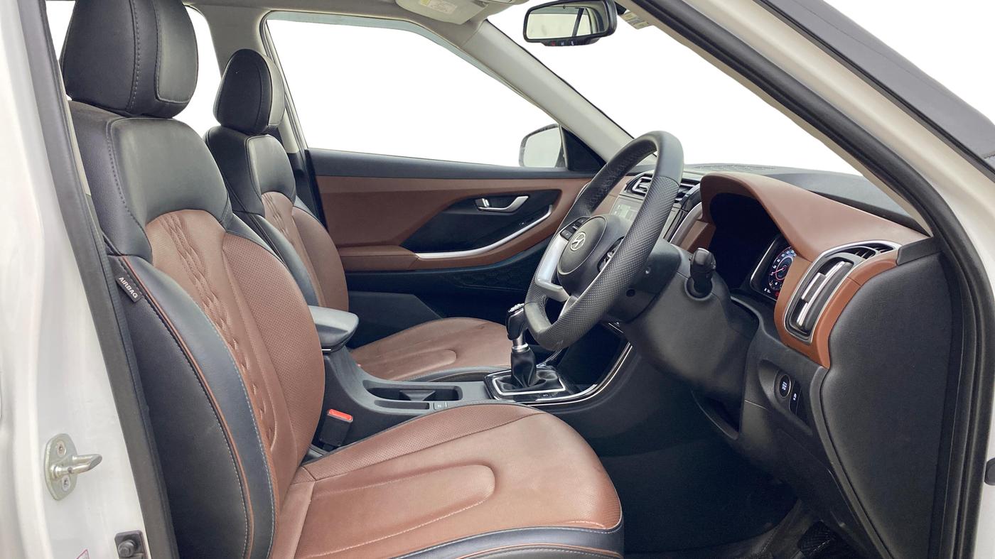 2023 Hyundai ALCAZAR PLATINUM 1.5 TURBO PETROL MT 7STR, Petrol, Manual, 24,496 km, Right Side Front Door Cabin