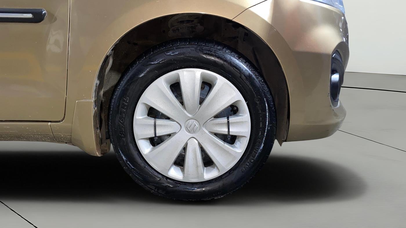 2017 Maruti Ertiga VXI, Petrol, Manual, 52,309 km, Right Front Wheel
