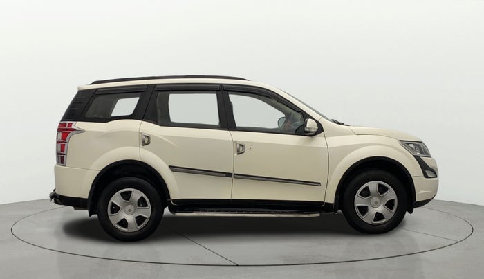 2018 Mahindra XUV500 W6, Diesel, Manual, 69,710 km, Right Side View