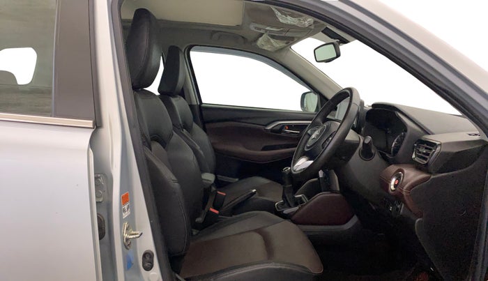 2023 Maruti Grand Vitara ALPHA SMART HYBRID, Petrol, Manual, 67,233 km, Right Side Front Door Cabin