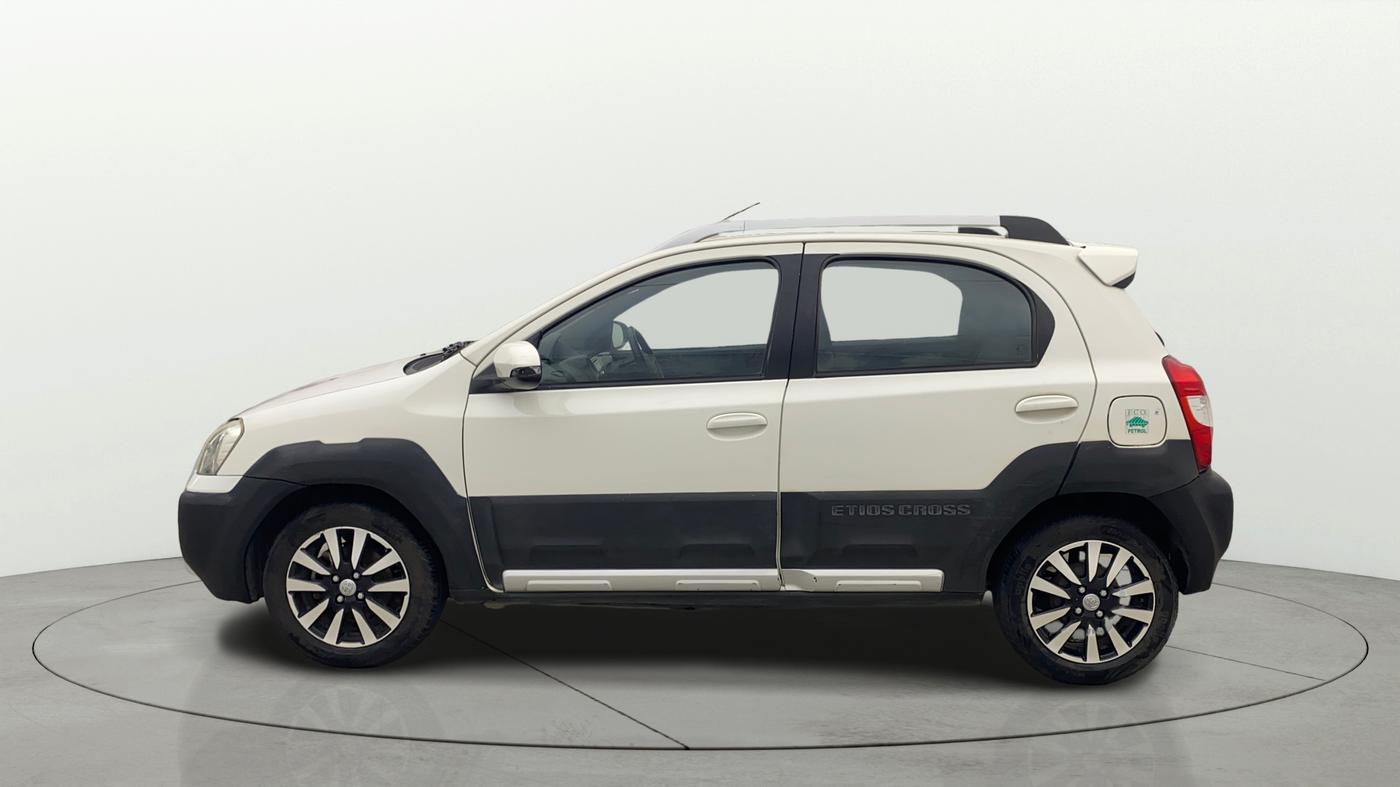2014 Toyota Etios CROSS 1.2 G, Petrol, Manual, 70,160 km, Left Side