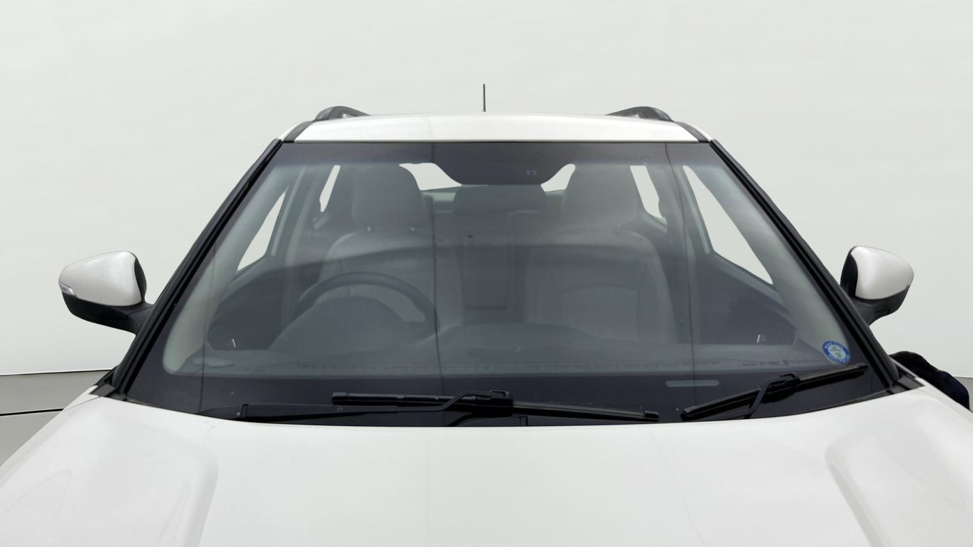 2020 Mahindra XUV300 W8 1.2 PETROL, Petrol, Manual, 27,271 km, Front Windshield
