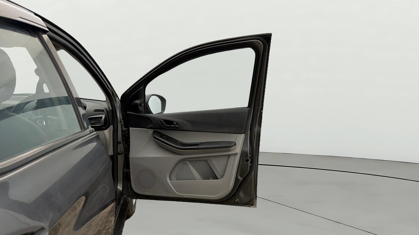 2022 Tata Tiago XT CNG, CNG, Manual, 33,279 km, RHS Front Door
