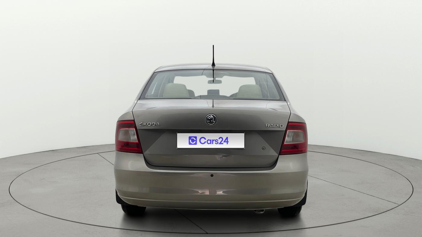 2013 Skoda Rapid ELEGANCE 1.6 MPI MT, Petrol, Manual, 69,053 km, Back/Rear