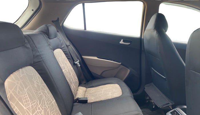 2016 Hyundai Grand i10 SPORTZ 1.2 KAPPA VTVT, Petrol, Manual, 93,454 km, Right Side Rear Door Cabin