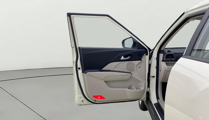 2020 Mahindra XUV300 W8 1.5 DIESEL, Diesel, Manual, 1,04,864 km, LHS Front Door