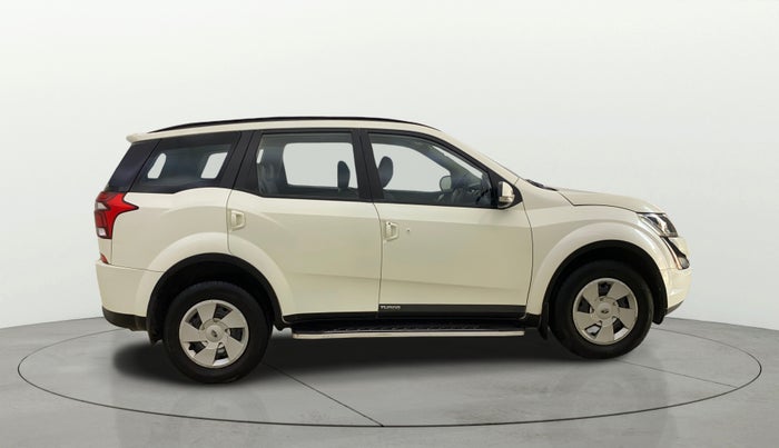 2018 Mahindra XUV500 W7, Diesel, Manual, 81,666 km, Right Side View