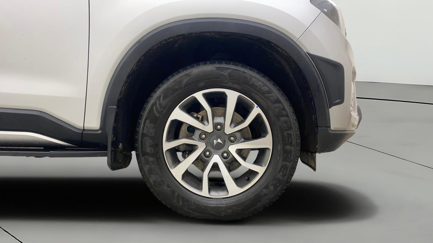 2022 Mahindra SCORPIO-N Z8 L DIESEL AT 4WD 7 STR, Diesel, Automatic, 19,987 km, Right Front Wheel