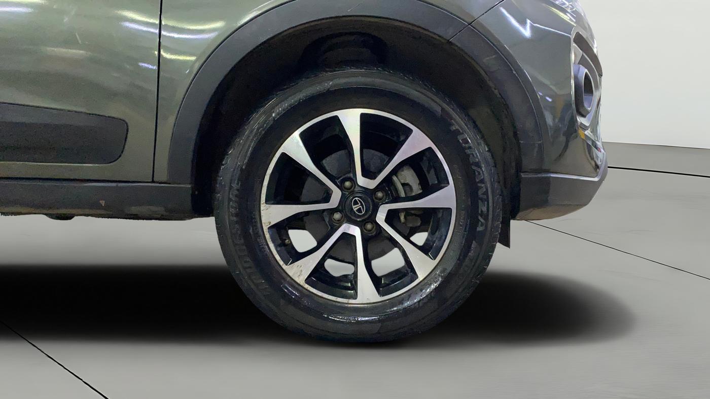 2021 Tata NEXON XZA PLUS PETROL, Petrol, Automatic, 27,884 km, Right Front Wheel
