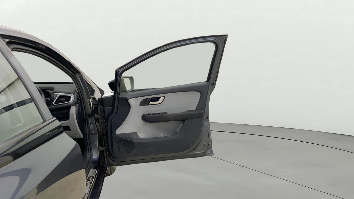 2021 Tata ALTROZ XZ PETROL, Petrol, Manual, 55,206 km, RHS Front Door