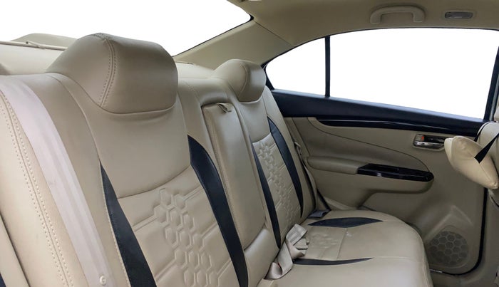 2015 Maruti Ciaz ZXI, Petrol, Manual, 44,023 km, Right Side Rear Door Cabin