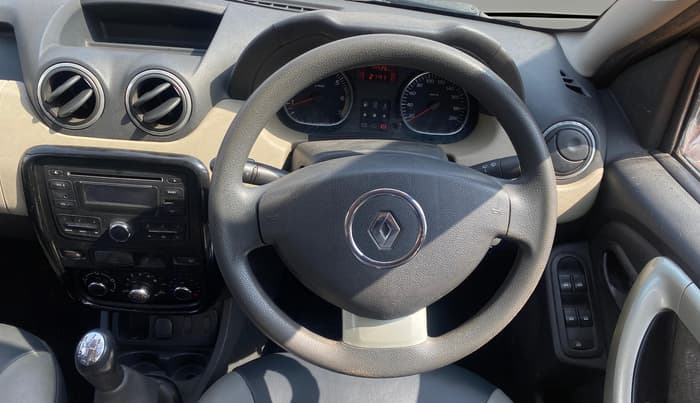 2014 Renault Duster 85 PS RXL DIESEL, Diesel, Manual, 74,437 km, Steering Wheel Close Up