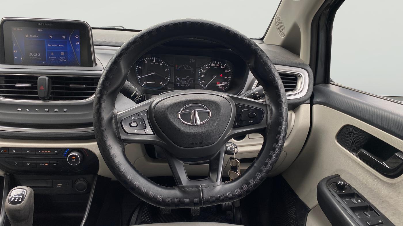 2023 Tata ALTROZ XM PLUS SUNROOF, CNG, Manual, 35,209 km, Steering Wheel Close Up