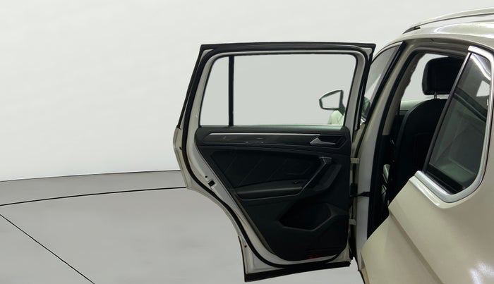 2019 Volkswagen TIGUAN HIGHLINE TDI AT, Diesel, Automatic, 1,21,122 km, LHS Rear Door