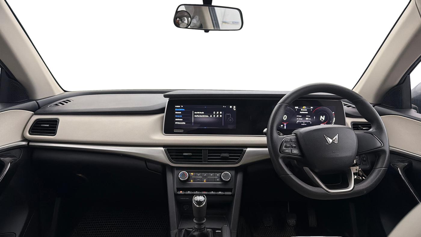 2022 Mahindra XUV700 AX 5 P MT 5 STR, Petrol, Manual, 66,297 km, Dashboard