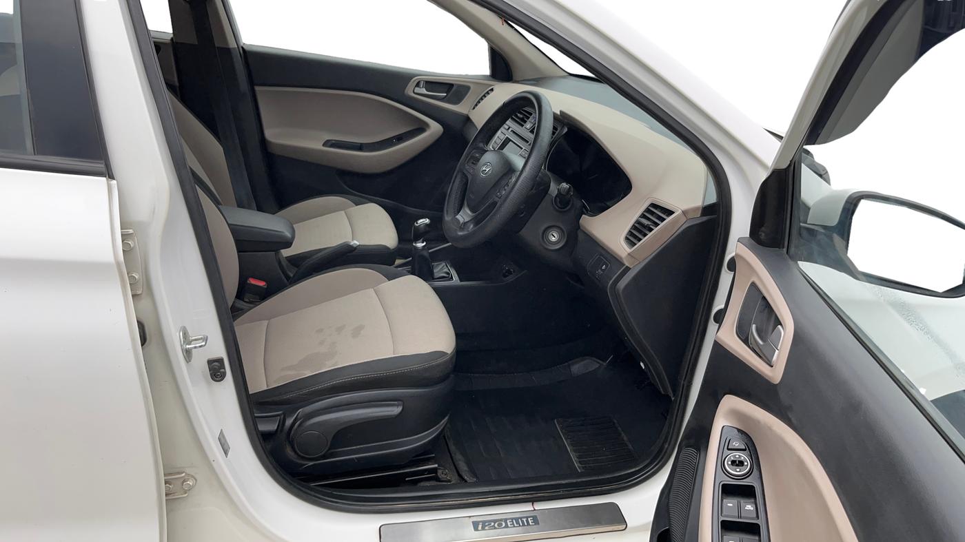 2015 Hyundai Elite i20 SPORTZ 1.2, Petrol, Manual, 83,926 km, Right Side Front Door Cabin