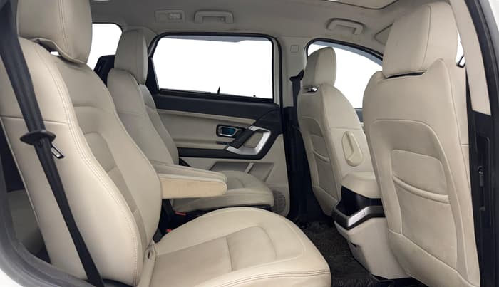 2021 Tata Safari XZA PLUS 6S, Diesel, Automatic, 82,863 km, Right Side Rear Door Cabin