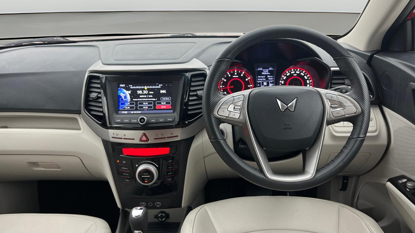 2023 Mahindra XUV300 W8 (O) 1.2 PETROL AMT, Petrol, Automatic, 9,410 km, Steering Wheel Close Up