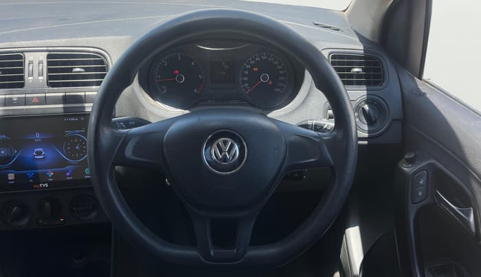 2014 Volkswagen Polo COMFORTLINE 1.2L, Diesel, Manual, 1,04,375 km, Steering Wheel Close Up