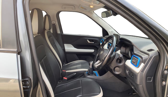 2021 Tata PUNCH CREATIVE  MT, Petrol, Manual, 19,731 km, Right Side Front Door Cabin