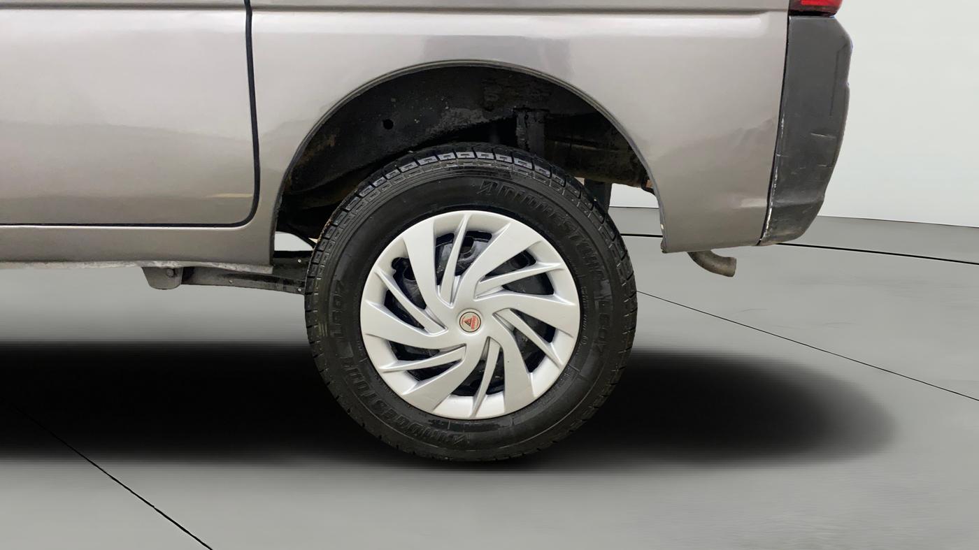 2017 Maruti Eeco 5 STR WITH A/C+HTR, Petrol, Manual, 1,25,143 km, Left Rear Wheel