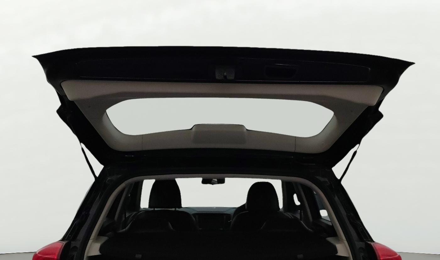 2022 Mahindra XUV300 W4 1.2 PETROL, Petrol, Manual, 1,07,747 km, Boot Door Open