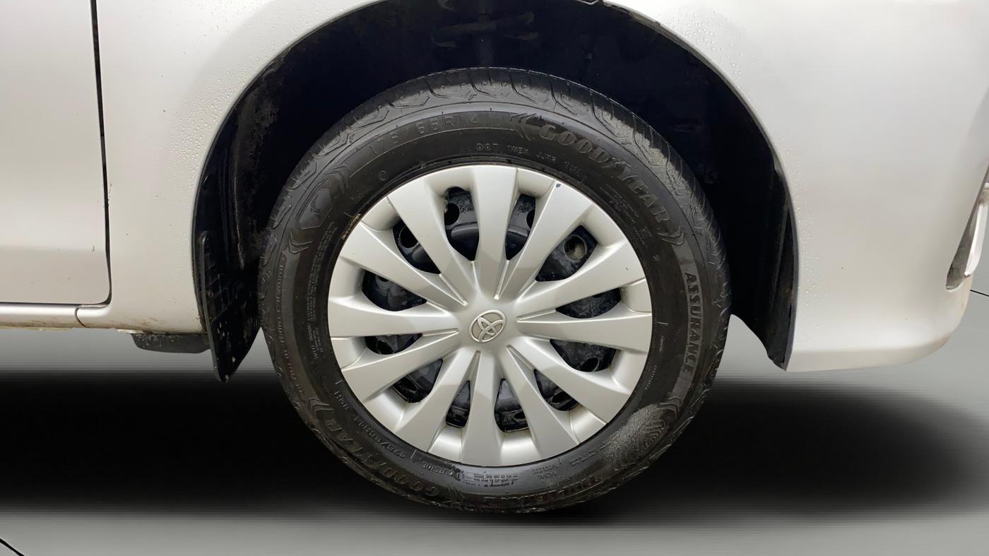 2017 Toyota Etios Liva V, Petrol, Manual, 55,771 km, Right Front Wheel