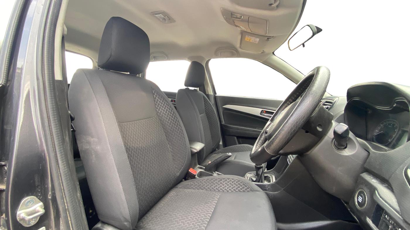 2022 Maruti BREZZA ZXI, Petrol, Manual, 65,788 km, Right Side Front Door Cabin