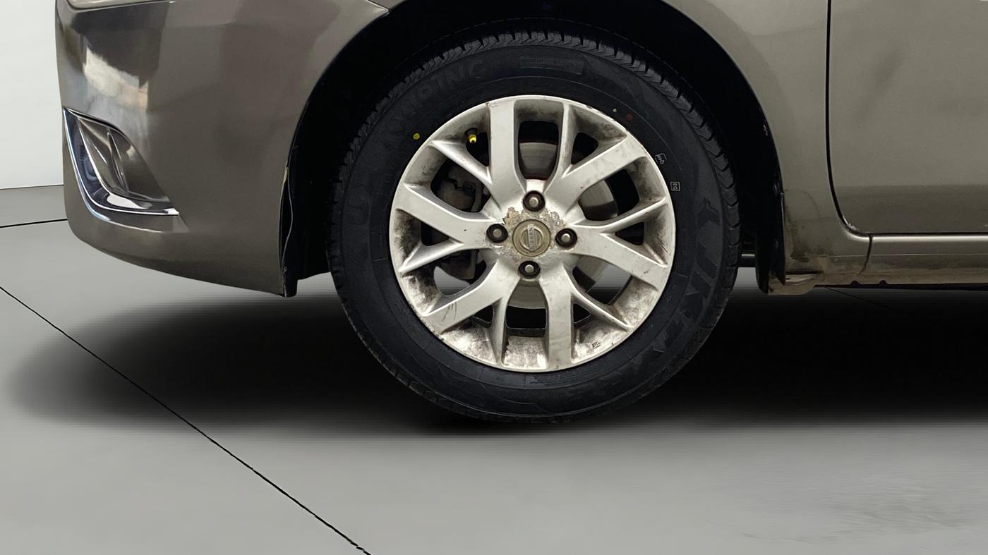 2017 Nissan Sunny XV DIESEL, Diesel, Manual, 1,18,481 km, Left Front Wheel