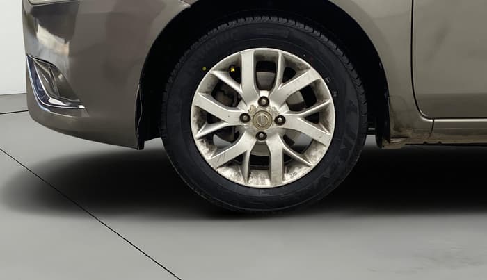 2017 Nissan Sunny XV DIESEL, Diesel, Manual, 1,18,427 km, Left Front Wheel