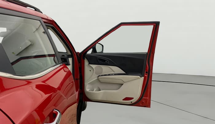 2022 Mahindra XUV300 W6 1.2 PETROL, Petrol, Manual, 22,804 km, RHS Front Door