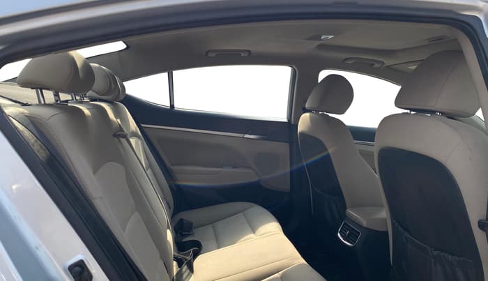 2021 Hyundai New Elantra 2.0 SX MT PETROL, Petrol, Manual, 78,625 km, Right Side Rear Door Cabin