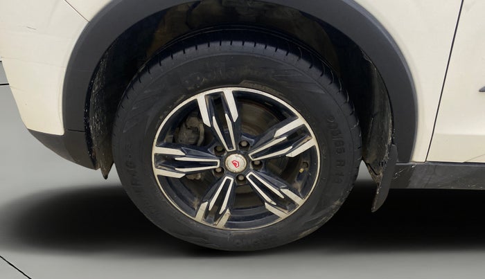 2021 Mahindra XUV300 W6 1.5 DIESEL AMT, Diesel, Automatic, 1,14,435 km, Left Front Wheel