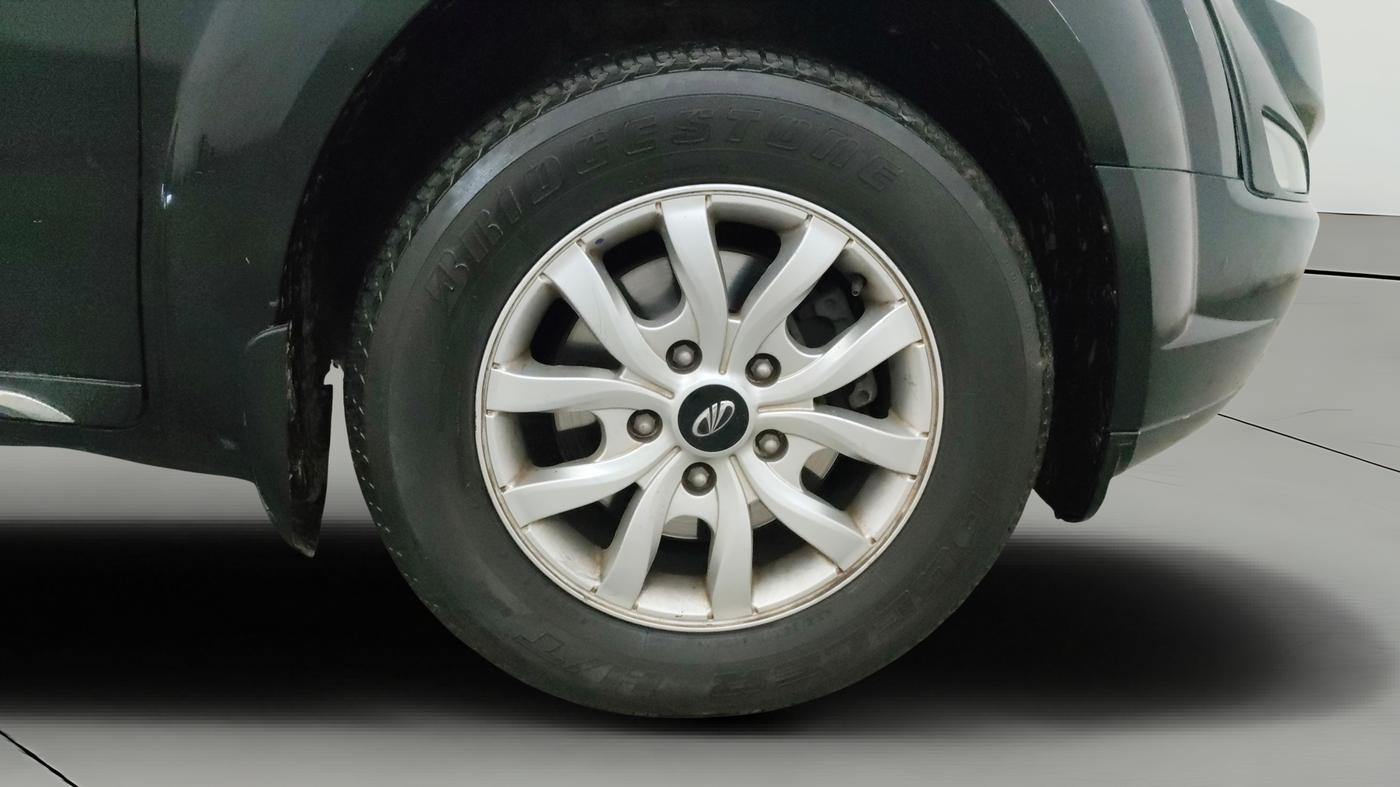 2019 Mahindra XUV500 W5, Diesel, Manual, 60,258 km, Right Front Wheel