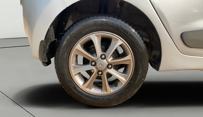 2016 Hyundai Grand i10 ASTA 1.2 KAPPA VTVT, Petrol, Manual, 1,31,515 km, Right Rear Wheel