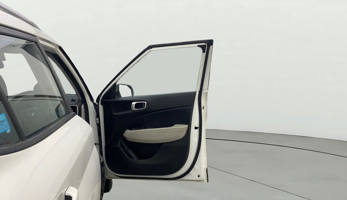 2022 Hyundai VENUE SX 1.2 PETROL, Petrol, Manual, 70,943 km, RHS Front Door